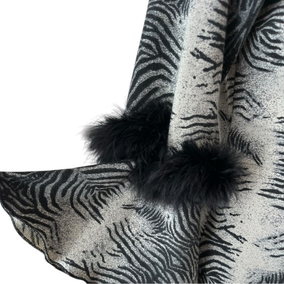 American Vintage Gray Zebra Knit Feather Boa Trim Size Large Bell Sleeves Top - Picture 7 of 11